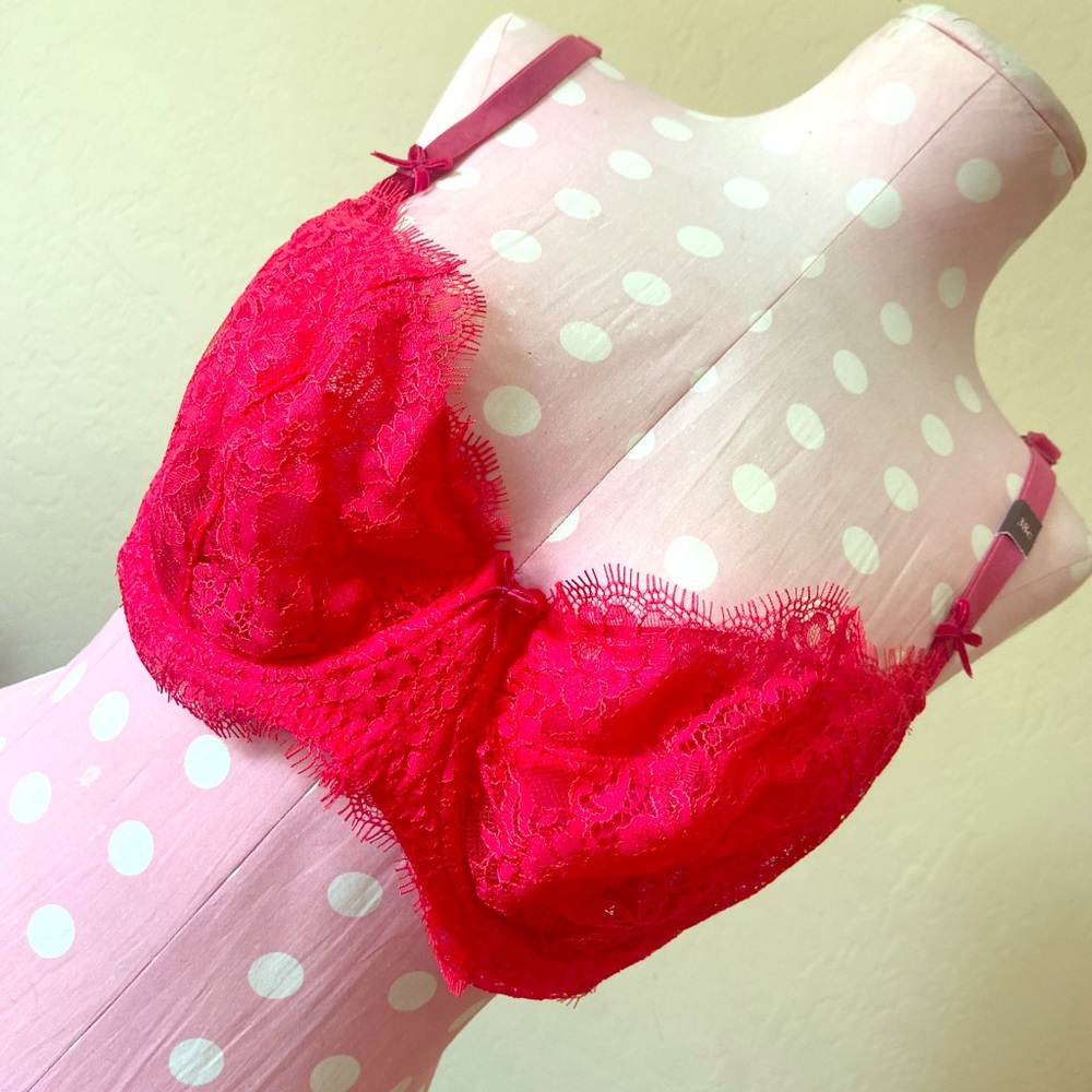 Red Lacy Victoria’s Secret Bra